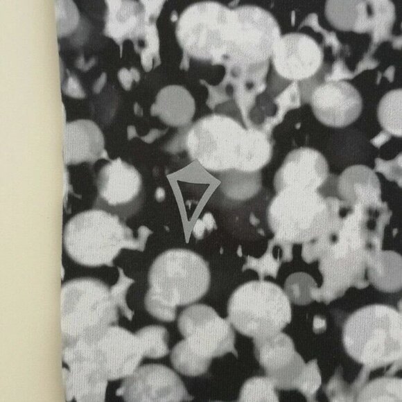 NWT IVIVVA by LULULEMON Black White Print Rhythmic Tight Mesh Pants Girls 12, 14 - Picture 6 of 7